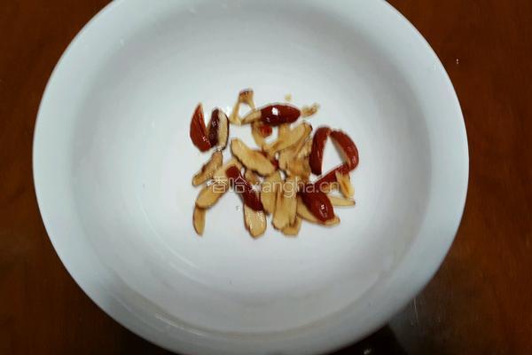 薏米红豆红枣粥的做法图解2