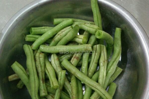 干煸茄子豆角的做法图解1