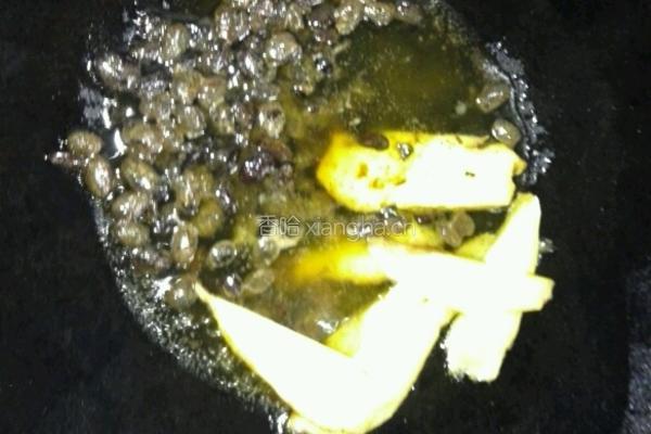 紫苏焖鸭肉的做法图解2