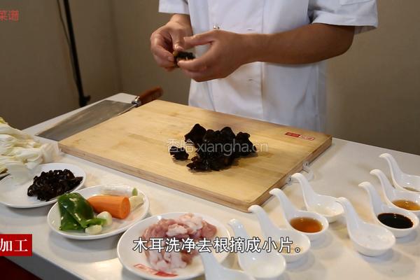 白菜木耳炒肉的做法图解3