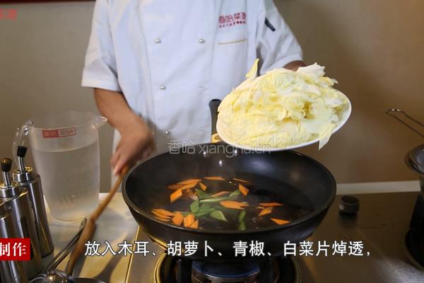 白菜木耳炒肉的做法图解5