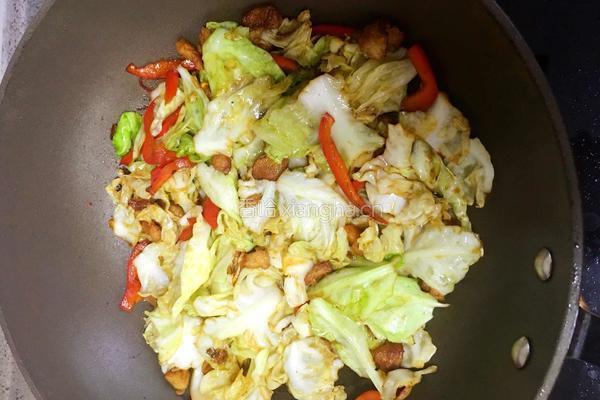 卷心菜炒五花肉的做法图解5