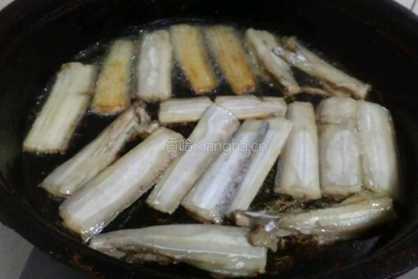 干炸带鱼的做法图解5