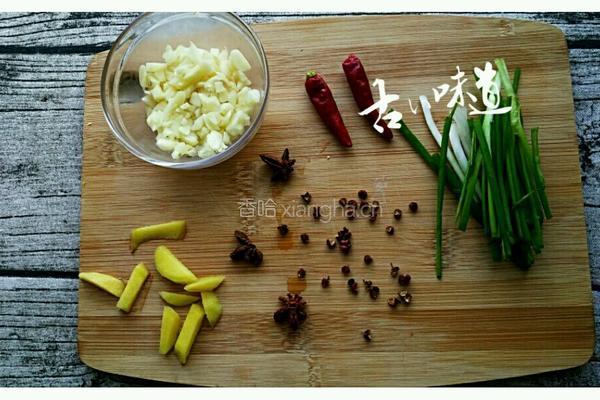 塔吉锅快手菜 蒜蓉素茄子的做法图解1