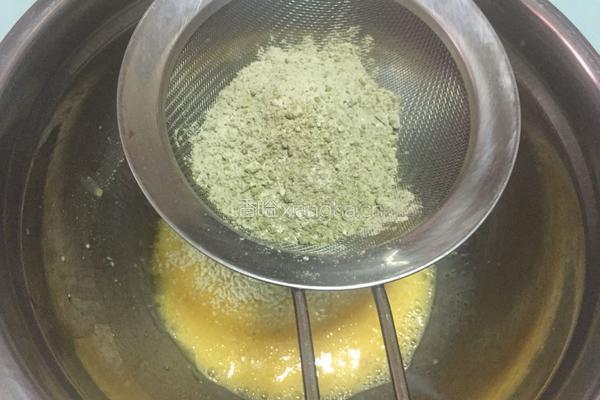 抹茶奶油蛋糕卷的做法图解5