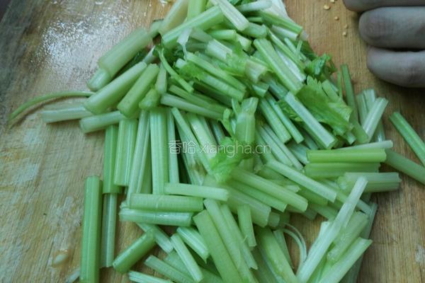 芹菜炒香干的做法图解2