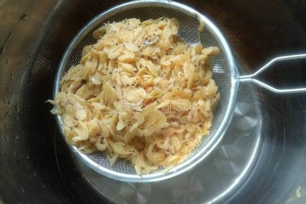 小油菜豆腐虾皮包子的做法图解2