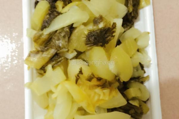 酸菜瘦肉炒豆干的做法图解1