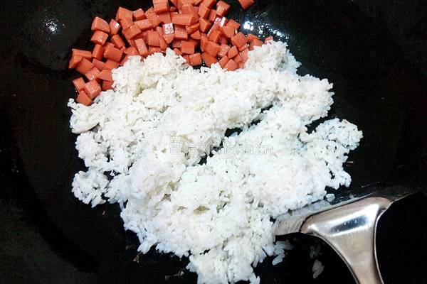 黄瓜火腿炒饭的做法图解4