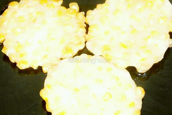 香甜鲜玉米饼的做法图解5