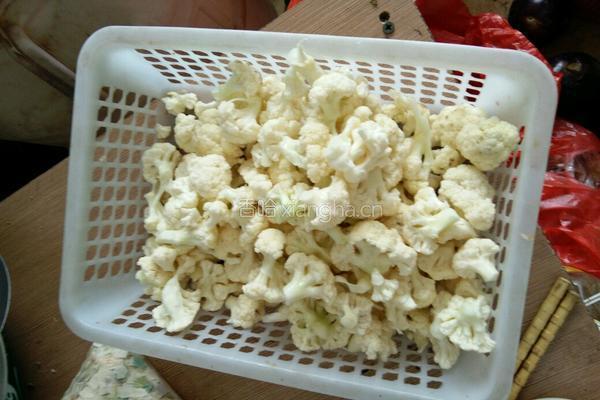 家常炒菜花的做法图解2