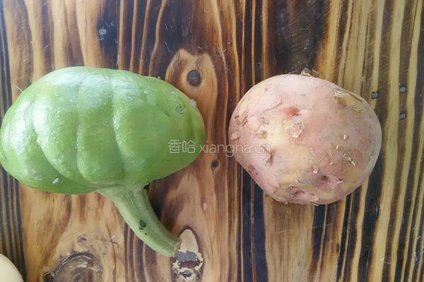小瓜焖洋芋的做法图解1