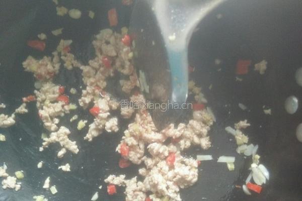 玉米炒肉的做法图解3
