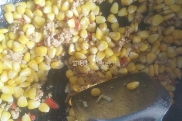 玉米炒肉的做法图解4
