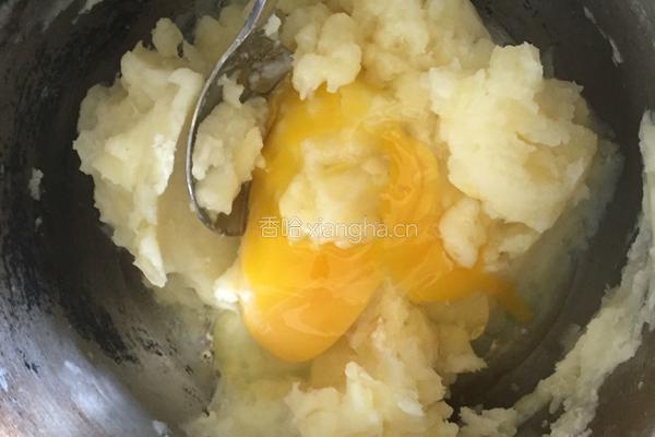 土豆辣肉饼的做法图解4