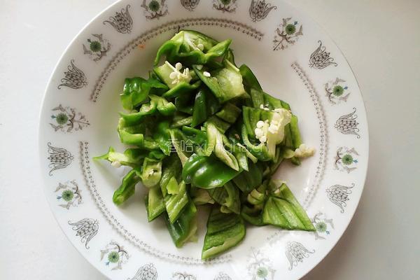 青椒土豆片的做法图解2