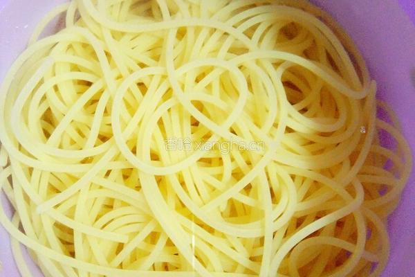 烟肉炒意面的做法图解5