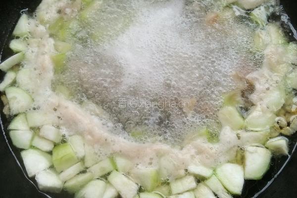 丝瓜肉片汤的做法图解2