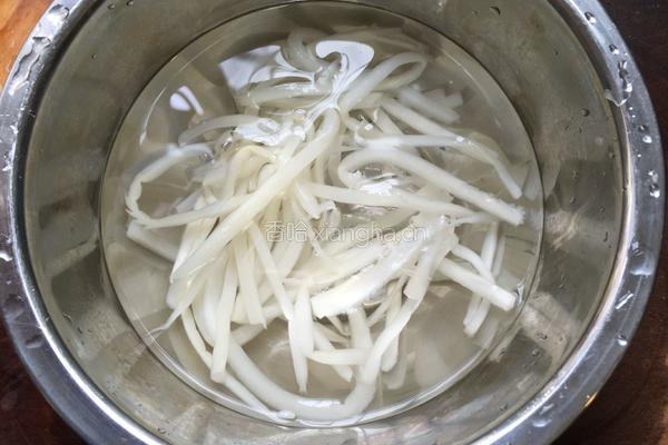 酸笋炒红薯叶的做法图解3