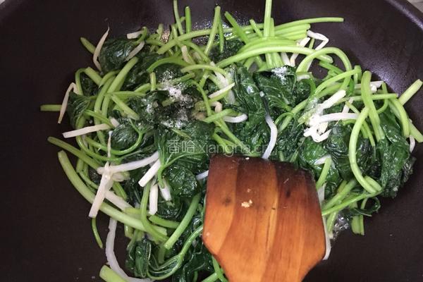 酸笋炒红薯叶的做法图解7