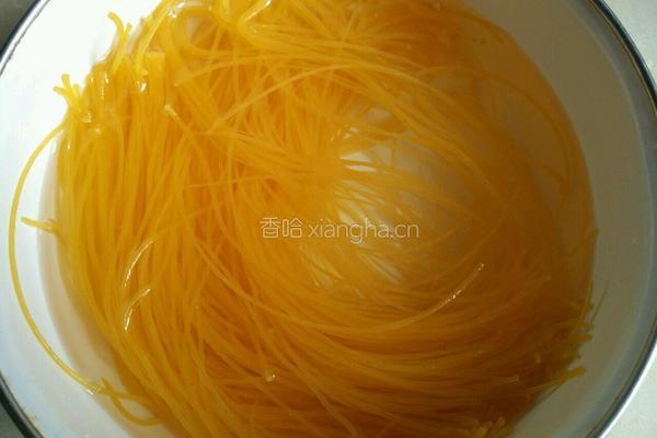 麻辣黄面的做法图解1