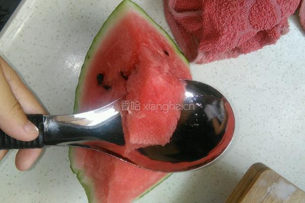 简易版西瓜刨冰的做法图解1