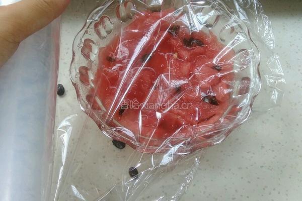 简易版西瓜刨冰的做法图解3