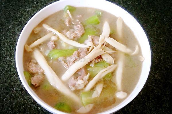 海鲜菇丝瓜瘦肉汤的做法图解8