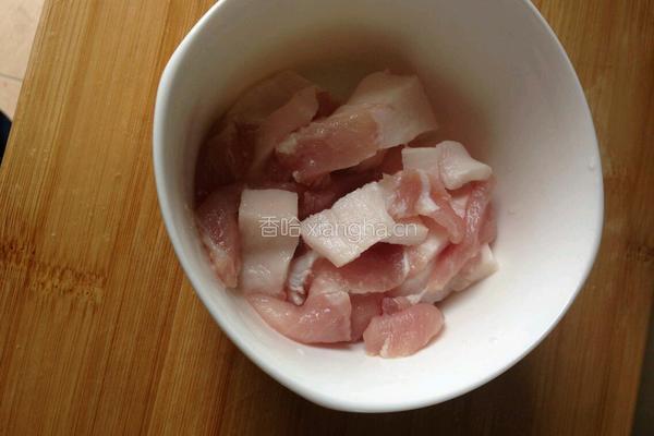 缸豆炒肉的做法图解1
