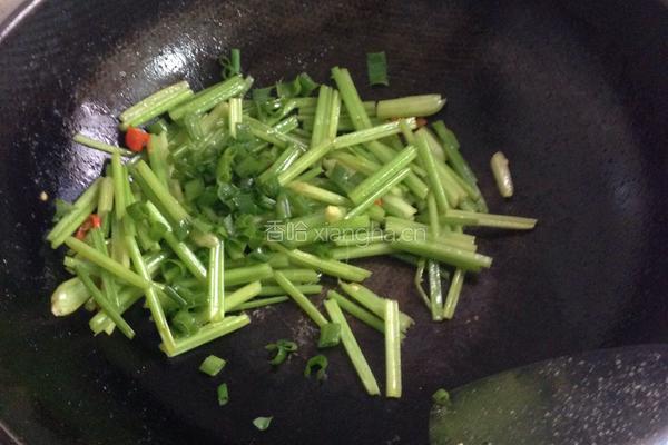 素炒香芹杆的做法图解7