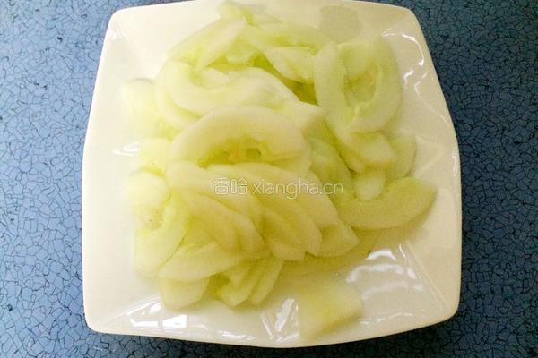 黄瓜火腿肠的做法图解2