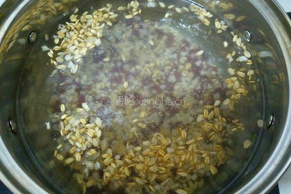 红豆薏米燕麦粥的做法图解3