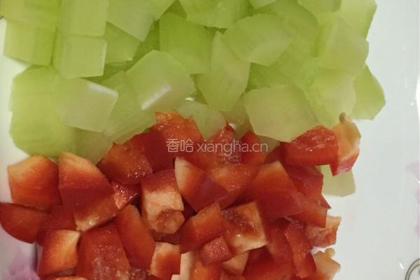 红椒青笋炒虾仁的做法图解6