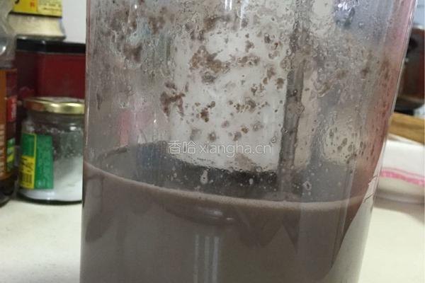 黑豆核桃黑芝麻豆浆的做法图解5