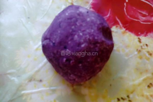 紫薯西米卷的做法图解3