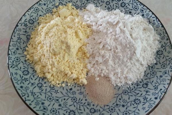 鸡蛋玉米饼的做法图解1