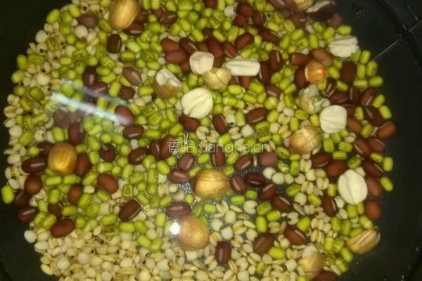 绿豆薏米汤的做法图解2