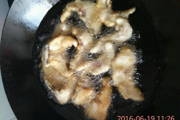 干炸鱼肉的做法图解4