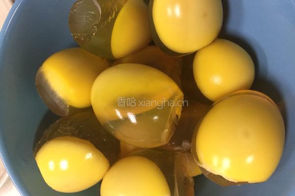 皮蛋拌豆腐的做法图解1