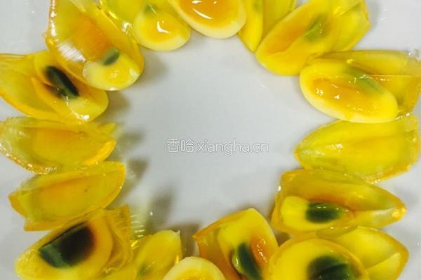 皮蛋拌豆腐的做法图解2
