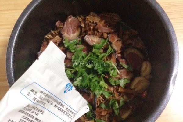 笋干炖腊肉的做法图解9