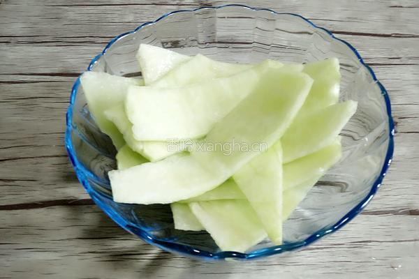 凉拌西瓜皮的做法图解2