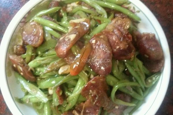 四季豆炒腊猪肠的做法图解5
