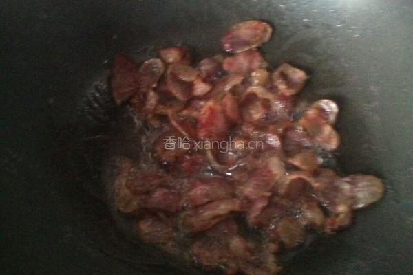 四季豆炒腊猪肠的做法图解2