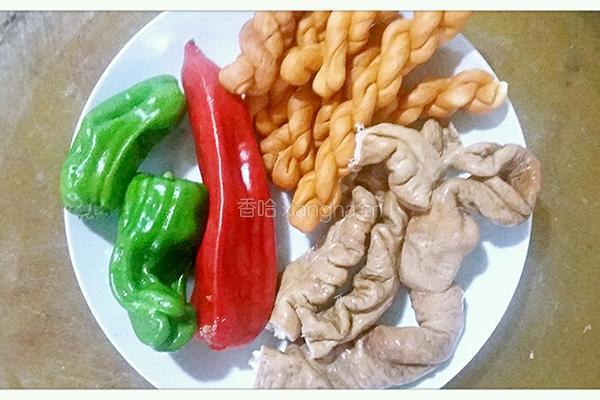 麻花肥肠煲的做法图解1