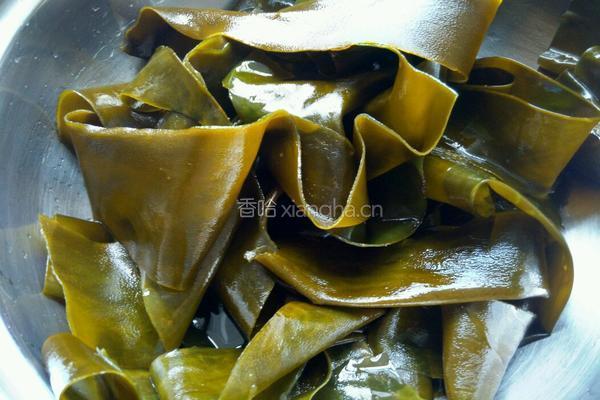 排骨炖海带的做法图解1
