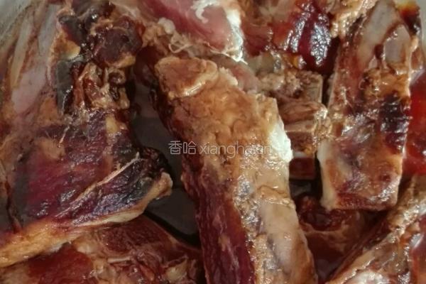玉米腊排骨的做法图解1
