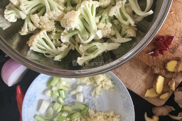 辣炒花菜的做法图解1