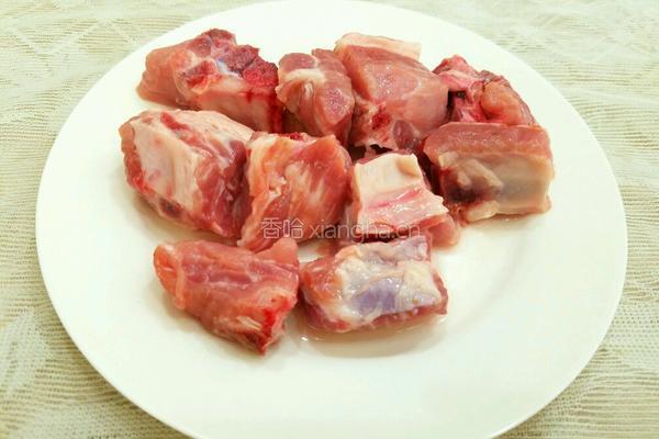 红枣荔枝排骨汤的做法图解1