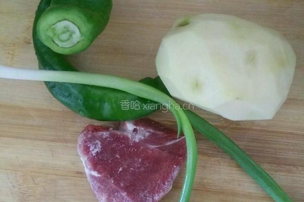 牛肉青椒土豆丝的做法图解1